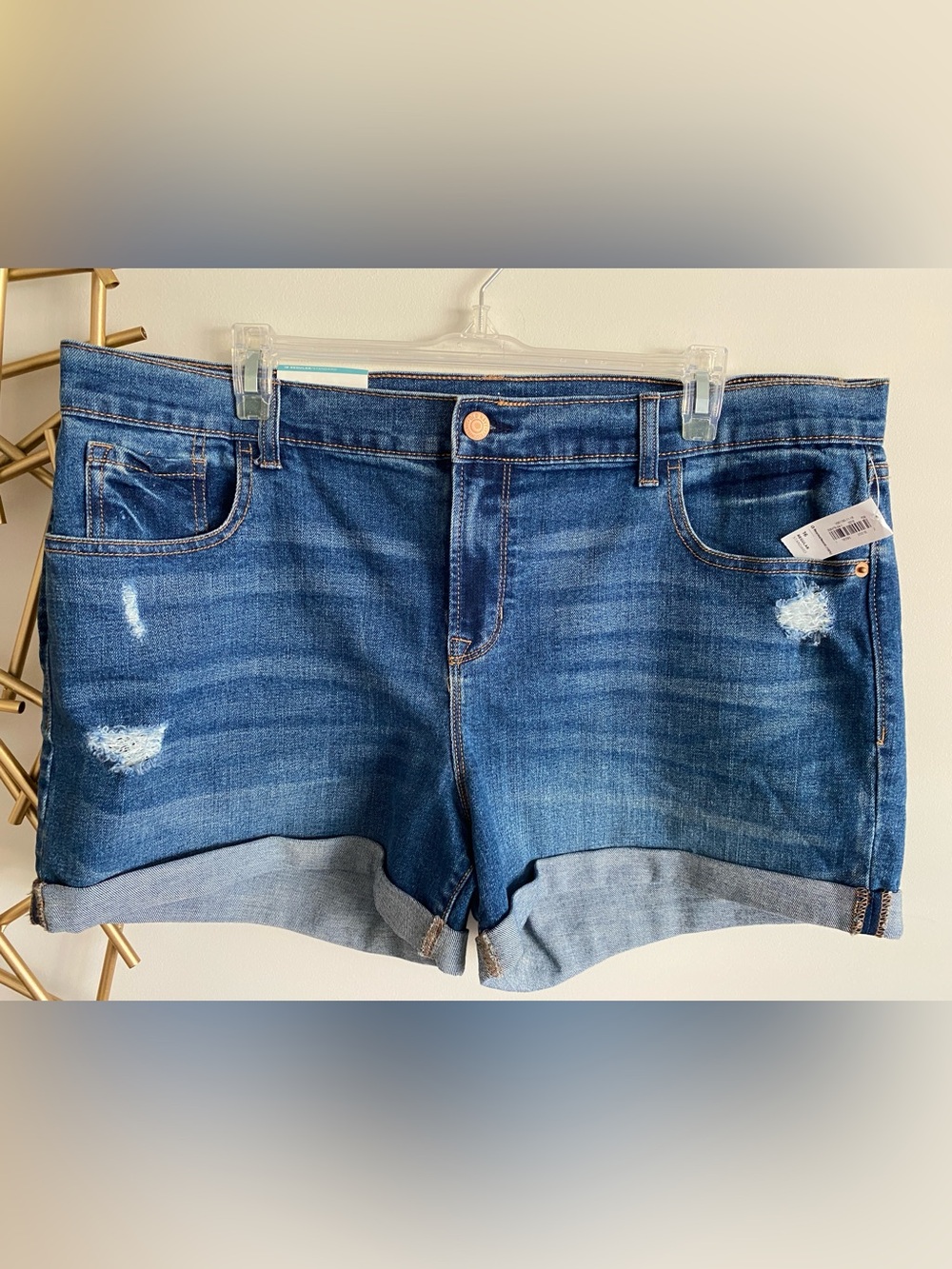 NWT Old Navy Distressed Boyfriend Denim
Shorts - Size 16